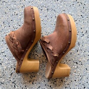 Clarks Women's Tan Leather Mules